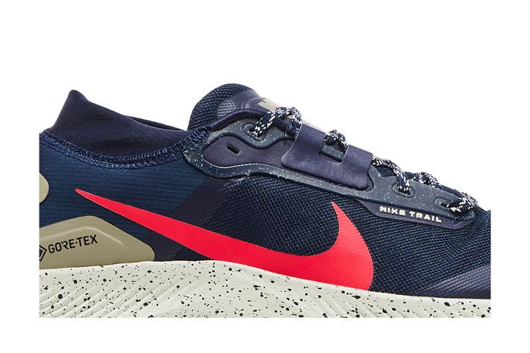 pegasus-trail-3-gore-tex-obsidian-siren-red-dc8793-401_01