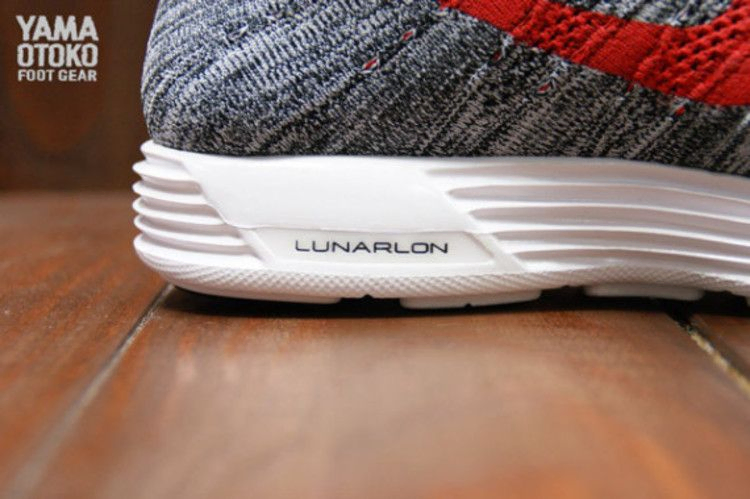 lunar-flyknit-chukka-554969-001_03