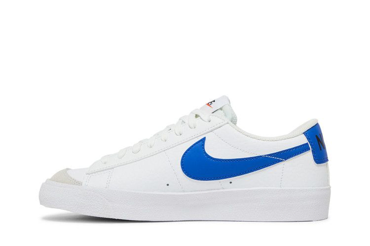 blazer-low-77-gs-white-hyper-royal-da4074-104_02