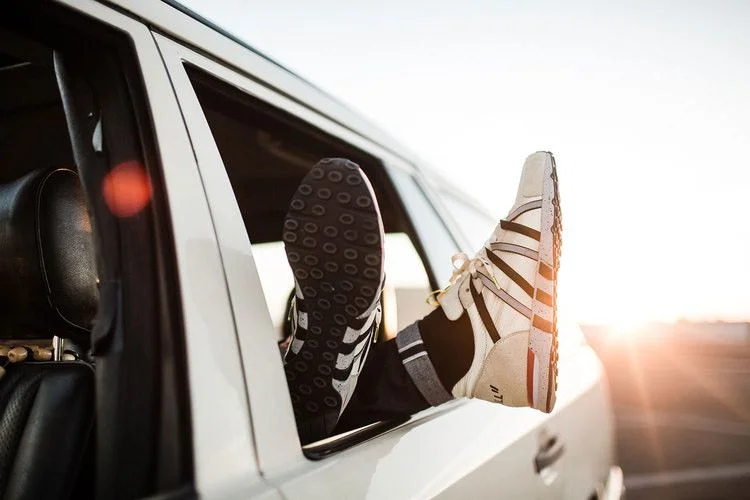 Krossovki-Overkill-x-adidas-EQT-93-Taxi-3