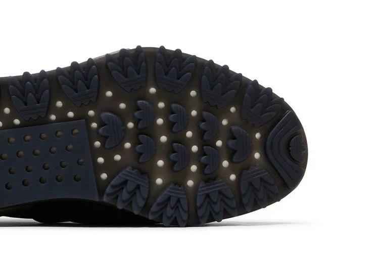 Krossovki-Moncler-x-adidas-NMD_S1-GORE-TEX-The-Art-of-Exploration-Olive-Strata-4