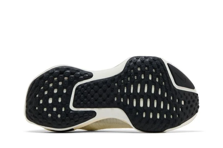 Кроссовки Nike Wmns ZoomX Invincible 3 Extra Wide 'Summit White Black'