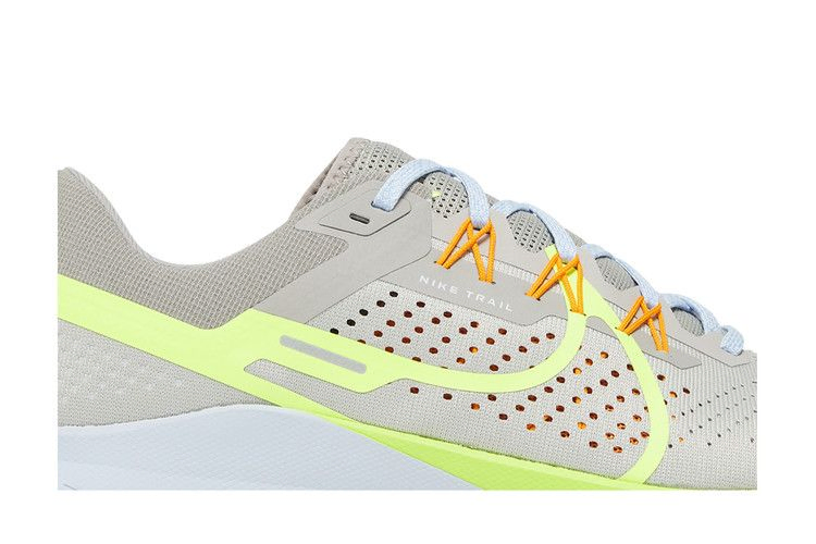 react-pegasus-trail-4-light-iron-ore-volt-dj6158-002_01