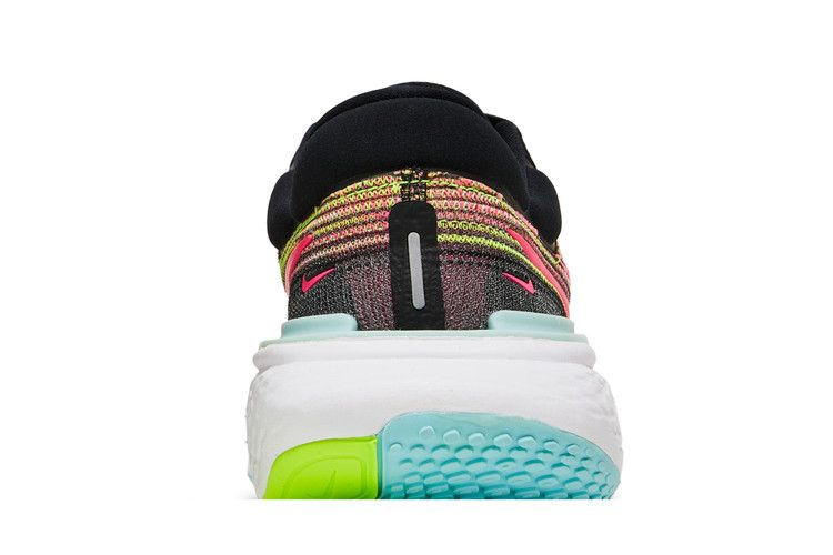 wmns-zoomx-invincible-run-flyknit-volt-bright-mango-dj5926-700_06