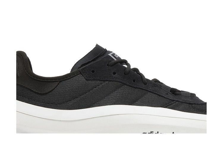 adifom-trxn-black-white-if2226_01