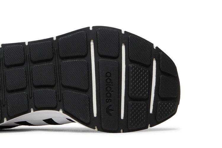 Кроссовки Adidas Swift Run X J 'Black White'