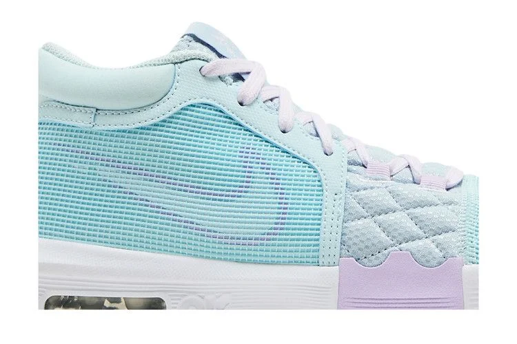 Krossovki-Nike-LeBron-Witness-8-Easter-1