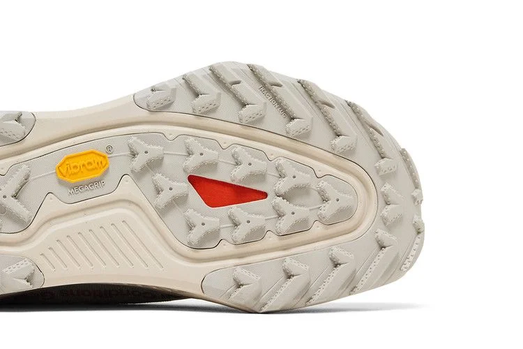 Krossovki-Nike-ZoomX-ACG-Zegama-Cream-Orewood-Brown-4