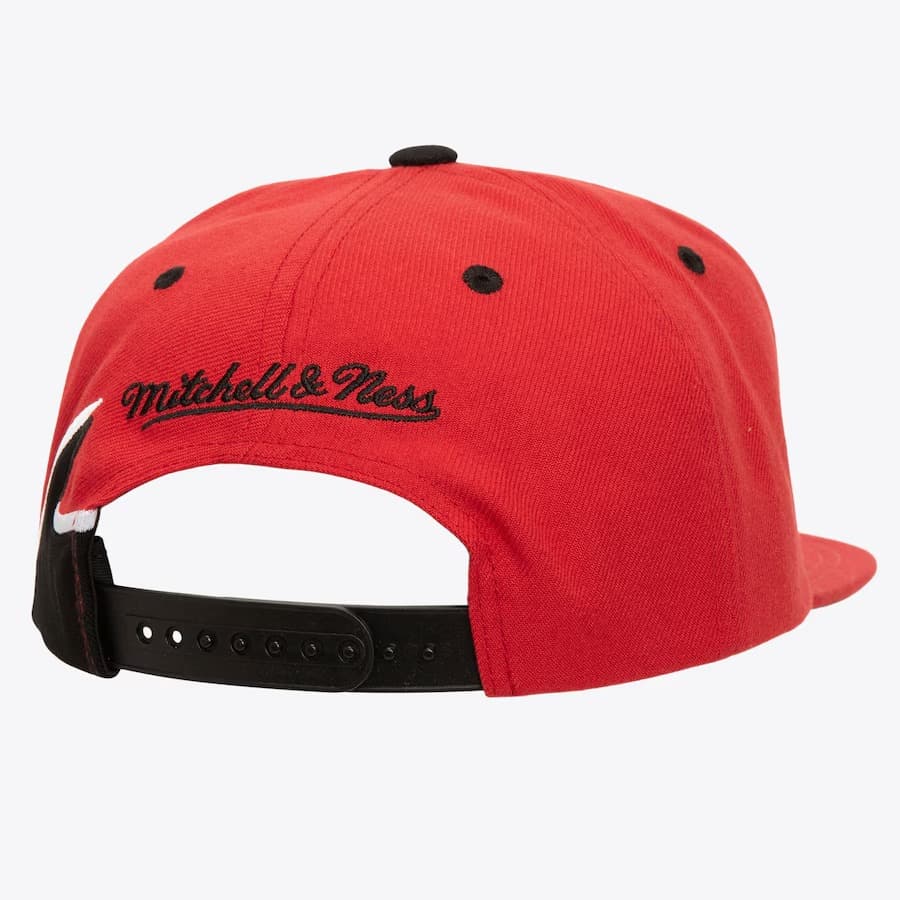 Бейсболка Mitchell & Ness Red Chicago Bulls Rising Tide OG Snapback Hat
