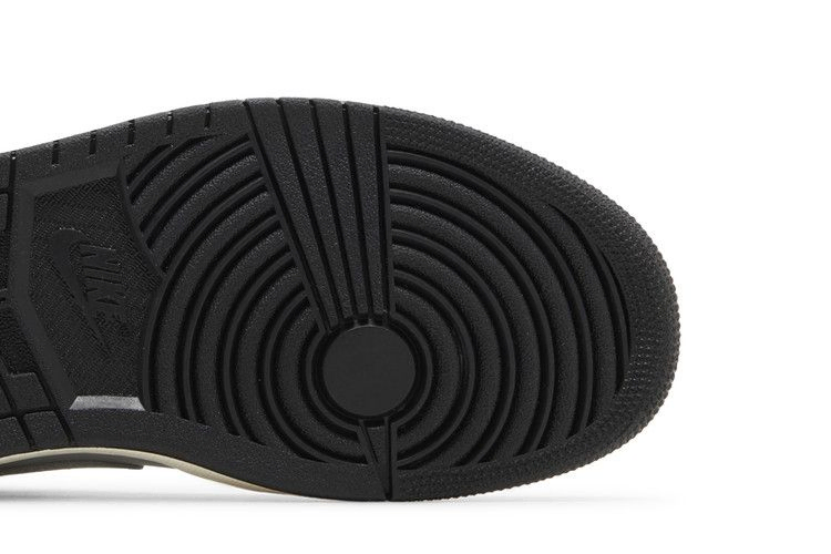 Кроссовки Wmns Air Jordan 1 Mid SE 'Black Chrome'
