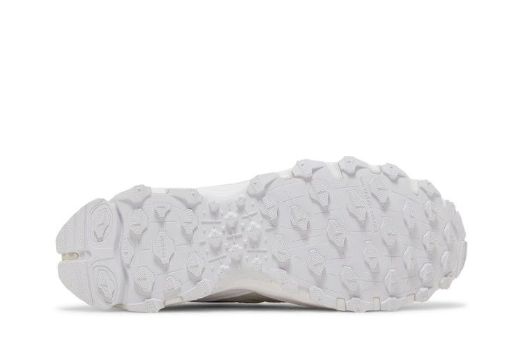 hyperturf-white-silver-metallic-gy9410_03