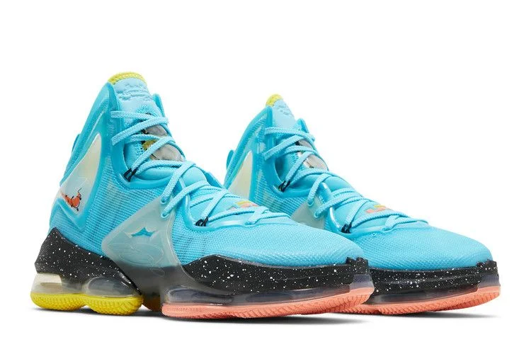 Krossovki-Nike-LeBron-19-Christmas-7