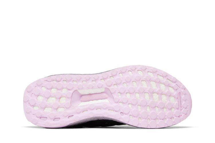 wmns-ultraboost-5-0-black-almost-pink-hp2477_03