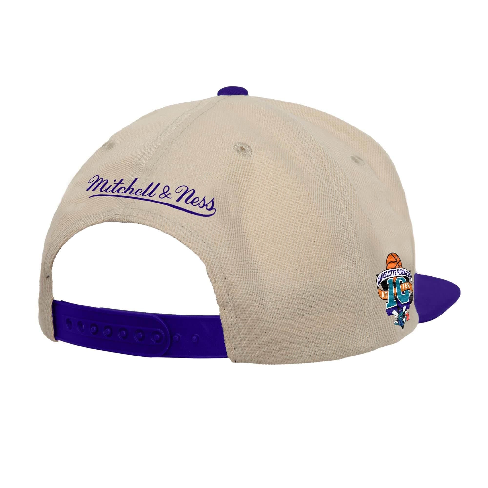 Mitchell-Ness-Sail-2-Tone-Snapback-HWC-Charlotte-Hornets-Hat-1
