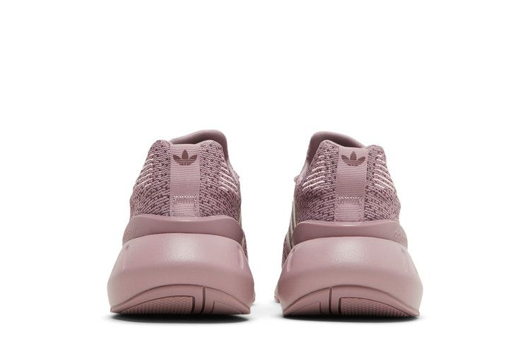 wmns-swift-run-22-magic-mauve-gv7978_05
