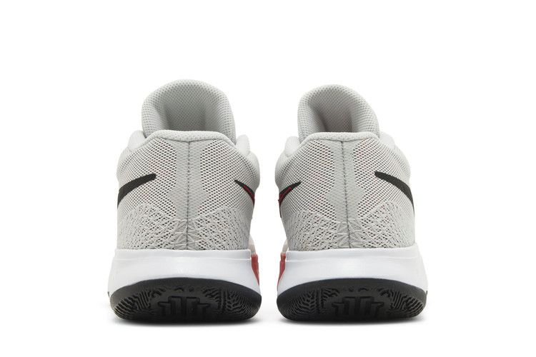 Кроссовки Nike Kyrie Flytrap 6 'Photon Dust University Red'