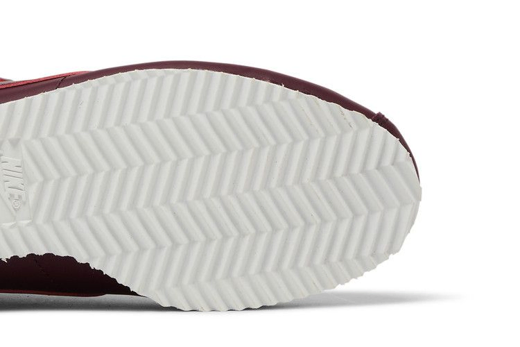 Кроссовки Nike Wmns Classic Cortez Leather 'Night Maroon'