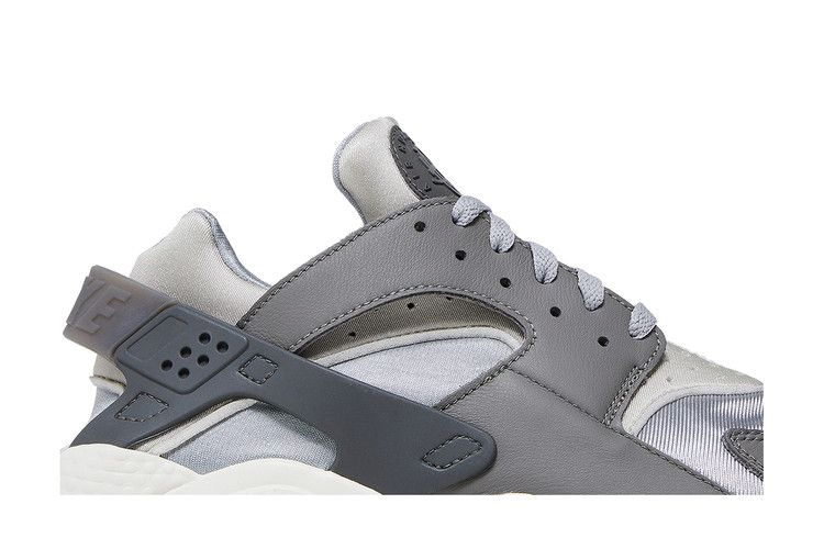 air-huarache-light-smoke-grey-fb8988-001_01