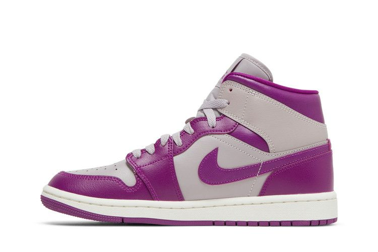 Кроссовки Wmns Air Jordan 1 Mid 'Magenta'