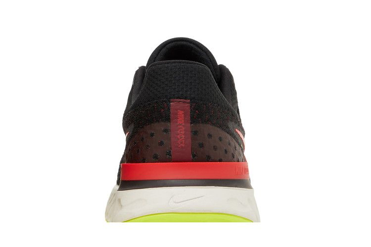 react-infinity-run-flyknit-3-black-siren-red-dh5392-007_06