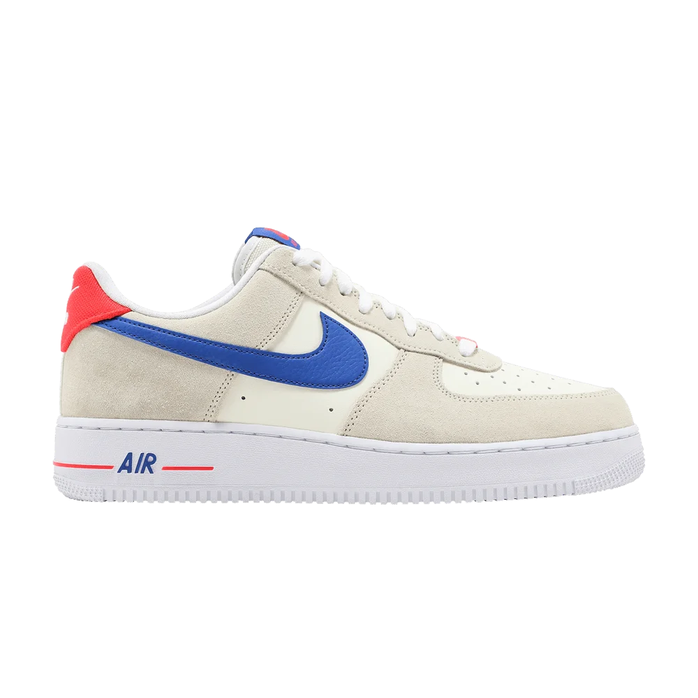 Krossovki-Nike-Air-Force-1-07-LV8-Coconut-Milk-Hyper-Royal