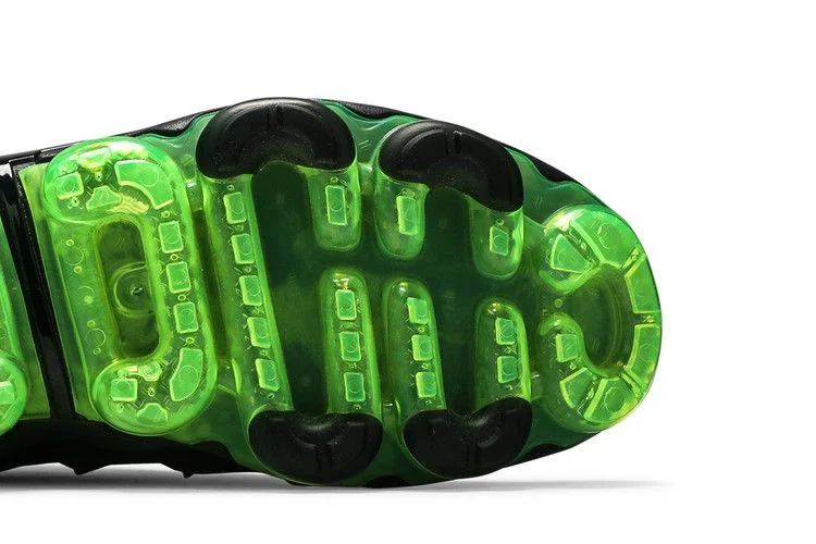 Кроссовки Nike Air VaporMax Plus 'Black Volt'