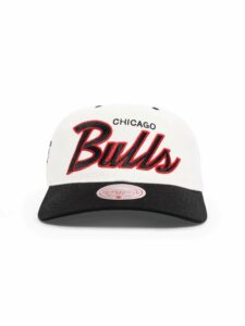 Mitchell-Ness-Chicago-Bulls-Team-Script-Golfer-NBA-Snapback-Hat-1-225x300