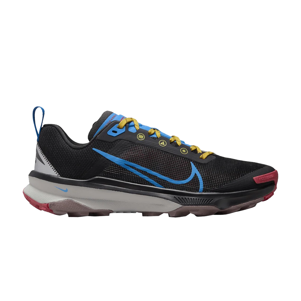 Krossovki-Nike-Terra-Kiger-9-Black-Light-Photo-Blue-Track-Red