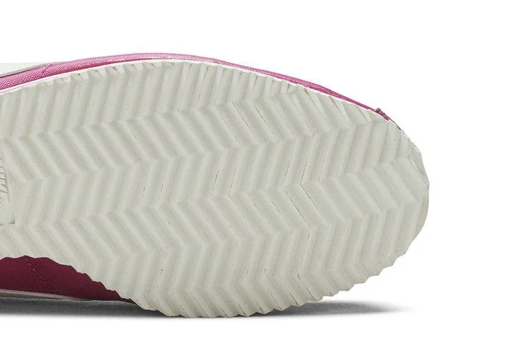 Krossovki-Nike-Wmns-Classic-Cortez-Nylon-Active-Fuchsia-4