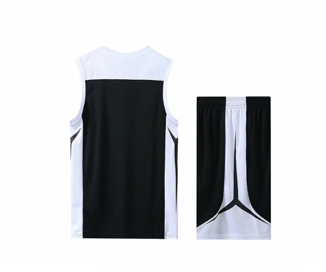 Basketbolnaya-igrovaya-forma-Nike-Black-White-1
