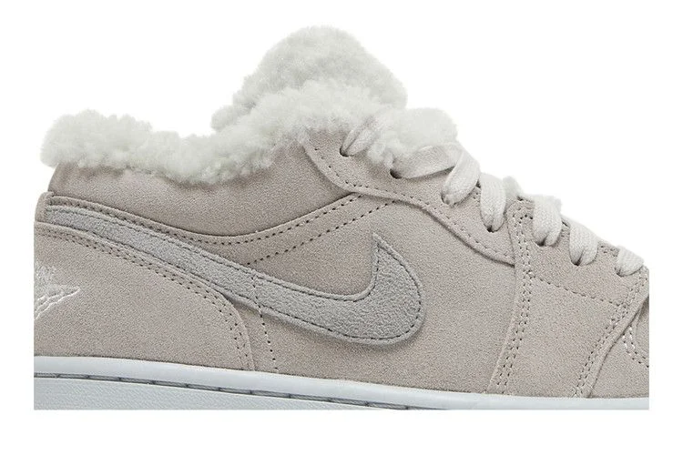 Кроссовки Wmns Air Jordan 1 Low SE 'Sherpa Fleece'