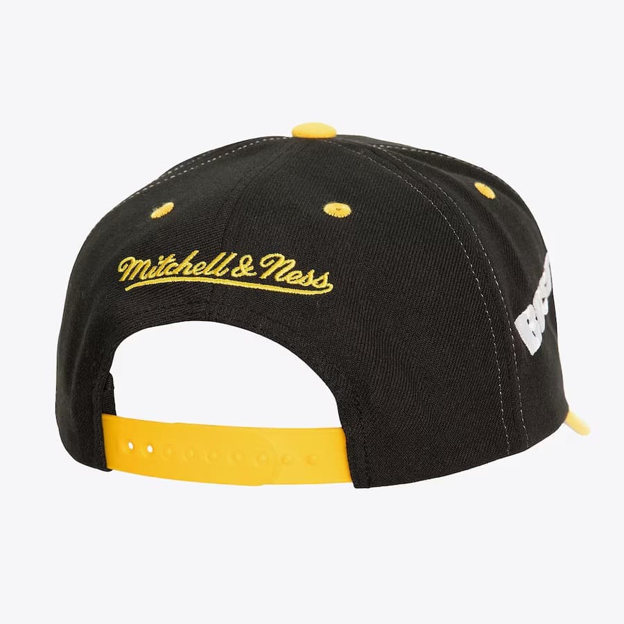 Mitchell-Ness-Black-Boston-Bruins-Overbite-Pro-Vintage-Snapback-Hat-1