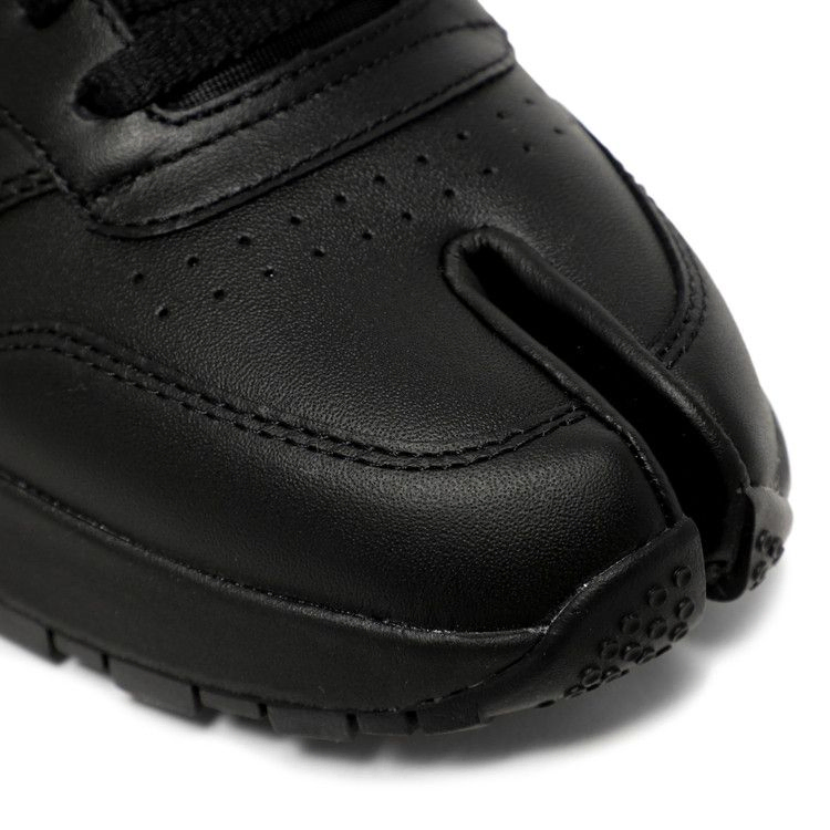 maison-margiela-x-classic-leather-tabi-black-h04864_09