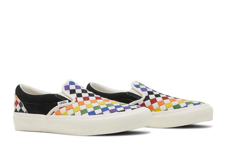 classic-slip-on-vlt-lx-pride-vn0a3qxy5a8_07