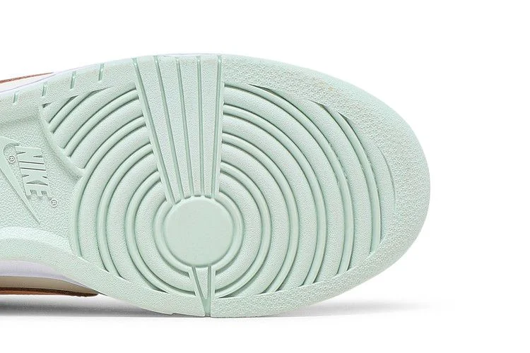 Krossovki-Nike-Wmns-Dunk-Low-Barely-Green-4