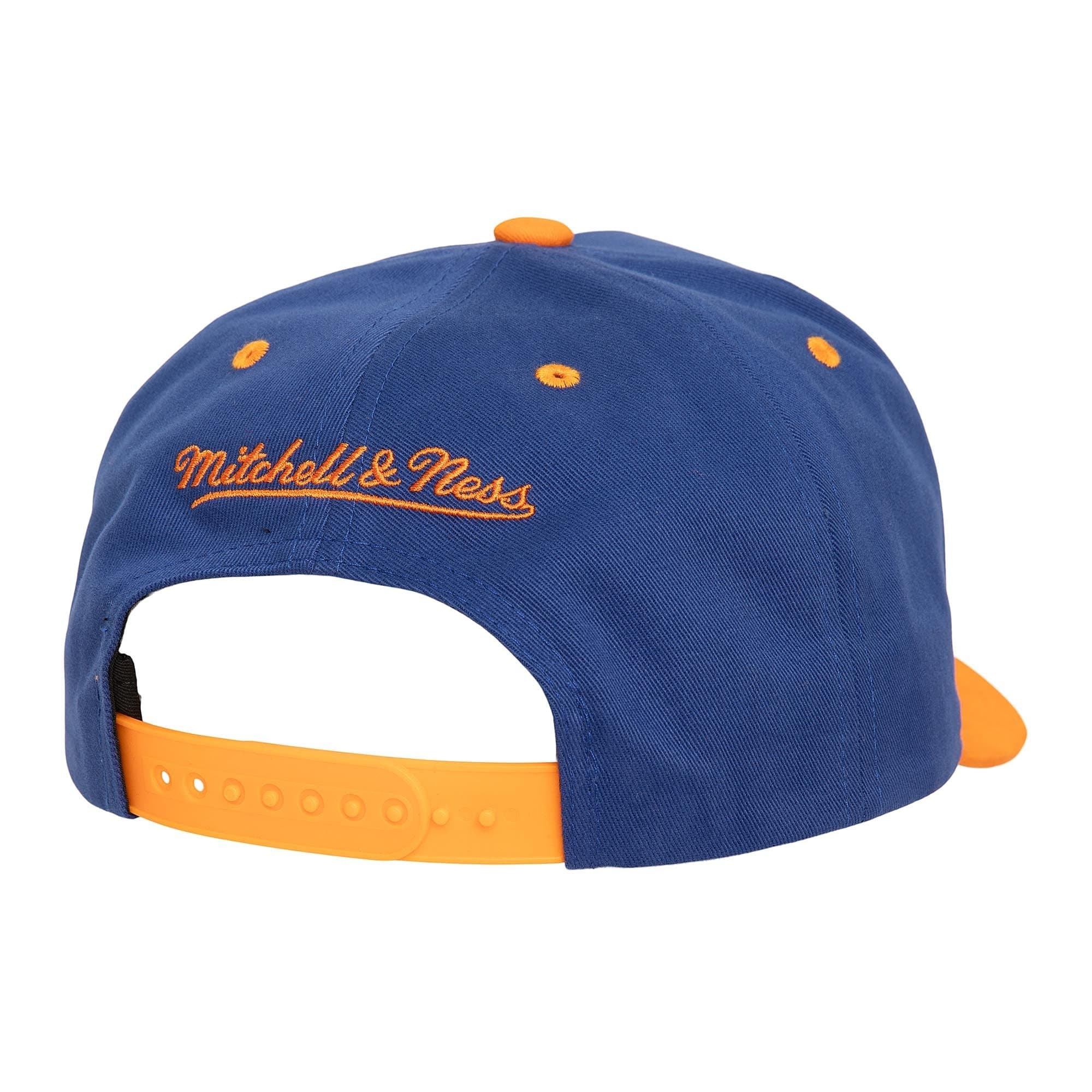 Mitchell-Ness-Script-Arch-Pro-Snapback-New-York-Knicks-1