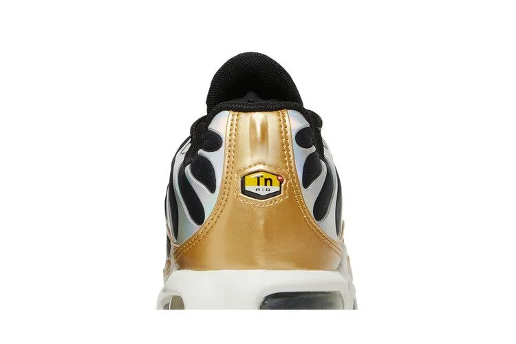 Кроссовки Nike Wmns Air Max Plus 'Black Gold'