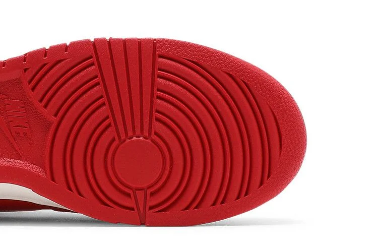 Krossovki-Nike-Dunk-High-SE-First-Use-Pack-University-Red-4