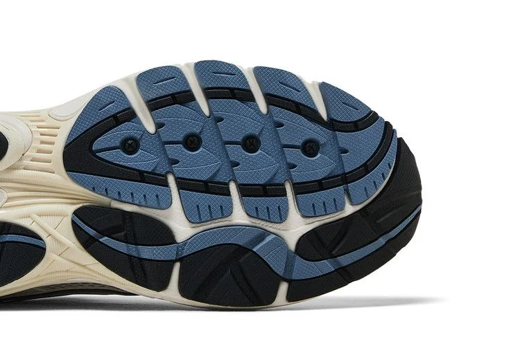 Krossovki-Saucony-ProGrid-Omni-9-Tomorrow-Meet-Yesterday-Pack-Blue-4