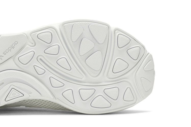 lxcon-triple-white-ee5899_04