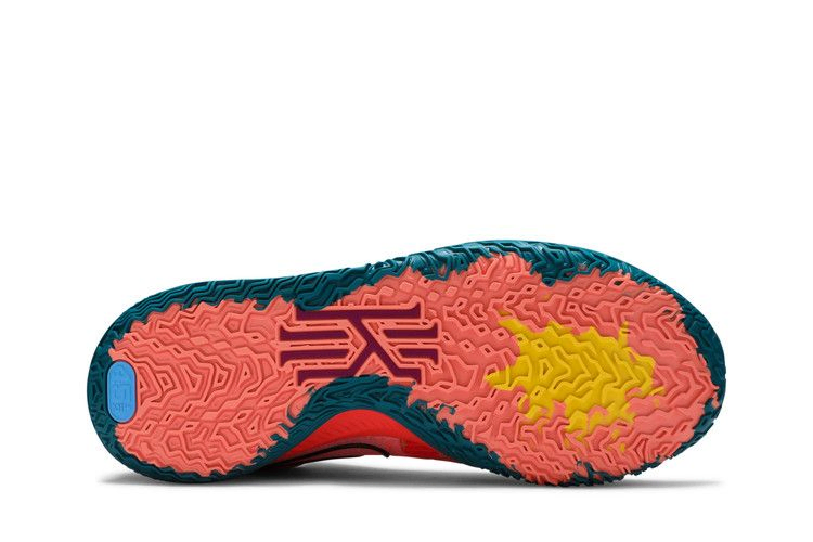 kyrie-low-4-1-world-1-people-cw3985-600_03