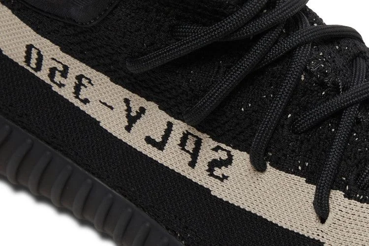 Krossovki-adidas-Yeezy-Boost-350-V2-Oreo-9