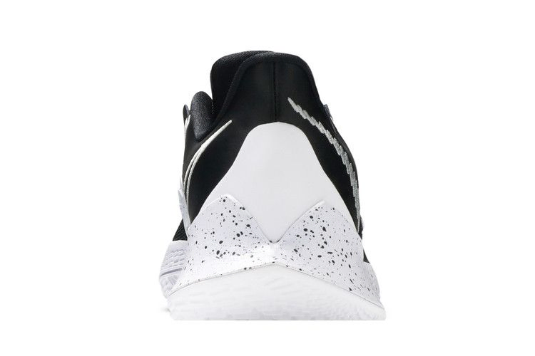 kyrie-low-3-team-black-white-cw6228-003_06