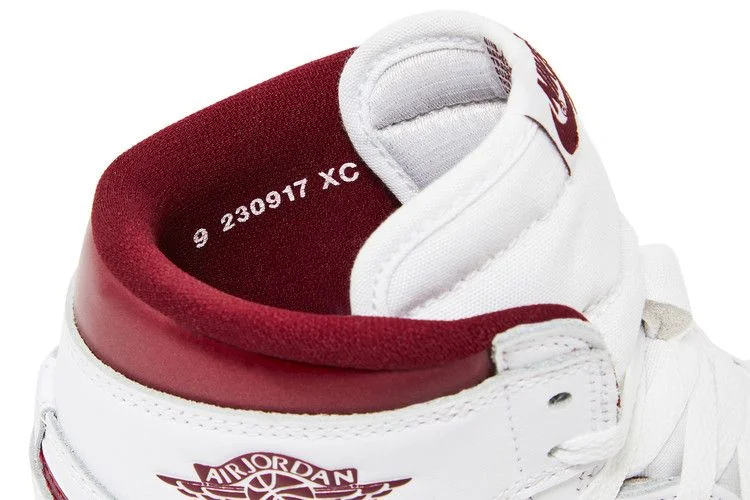 Krossovki-Air-Jordan-1-Retro-High-85-OG-Metallic-Burgundy-9