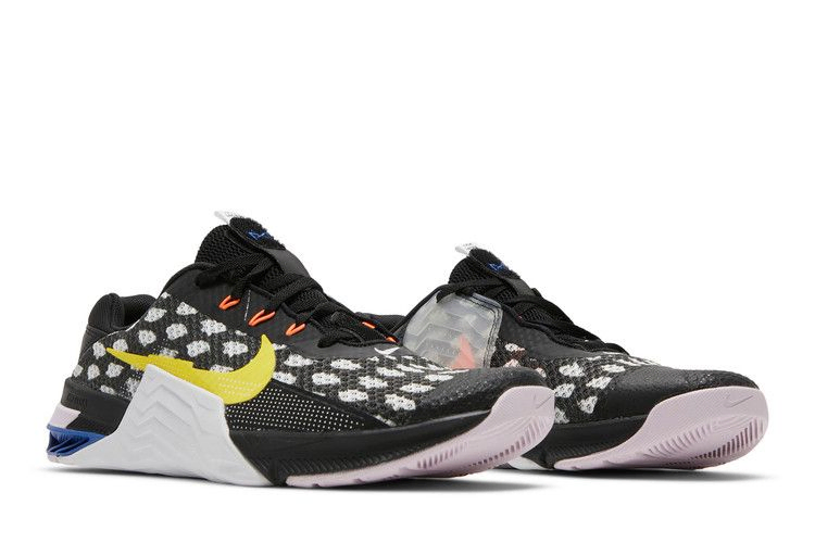 metcon-7-polka-black-yellow-strike-cz8281-074_07
