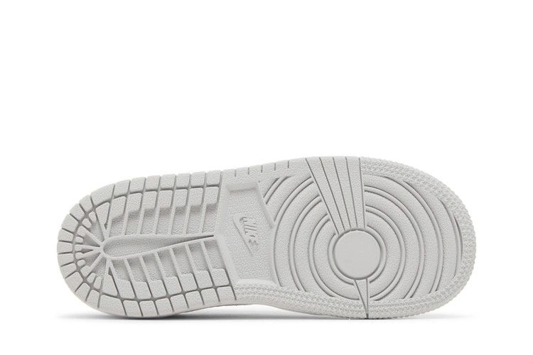 air-jordan-1-retro-low-og-td-metallic-silver-fq5435-002_03