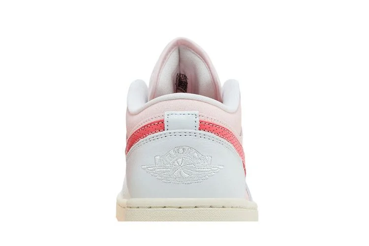 Кроссовки Wmns Air Jordan 1 Low SE 'Strawberry Milkshake'