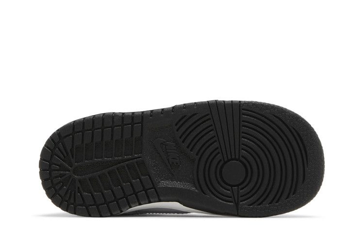 dunk-low-td-grey-green-strike-fb9107-107_03