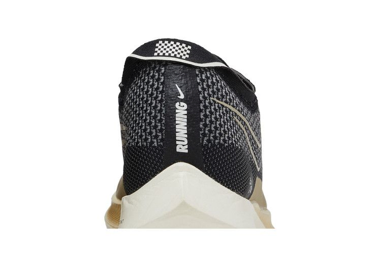 Кроссовки Nike ZoomX Streakfly 'Black Metallic Gold Grain'