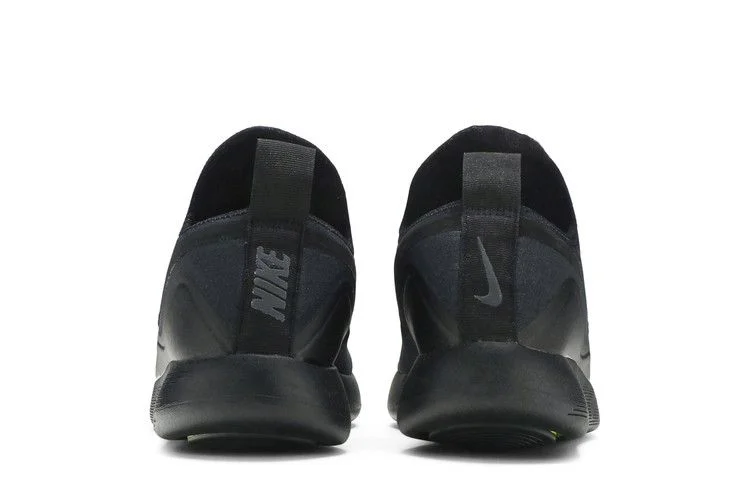 Krossovki-Nike-Lunarcharge-Essential-Triple-Black-5
